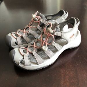 NWOT Keen Astoria West Gray Pink Sandal Hiking Outdoors Water Shoes Size 9.5